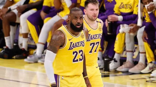 格里芬谈湖人引援方向:湖人思考如何以东契奇和詹姆斯为核心,搭建一套合理的阵容体系 格里芬谈湖人引援方向:湖人思考如何以东契奇和詹姆斯为核心,搭建一套合理的阵容体系