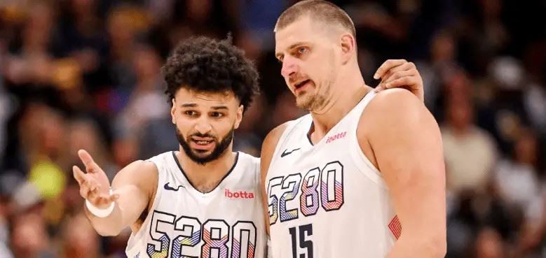 约基奇赛后喊话管理层:”需要加强阵容深度,板凳深度。“ 约基奇赛后喊话管理层:”需要加强阵容深度,板凳深度。“