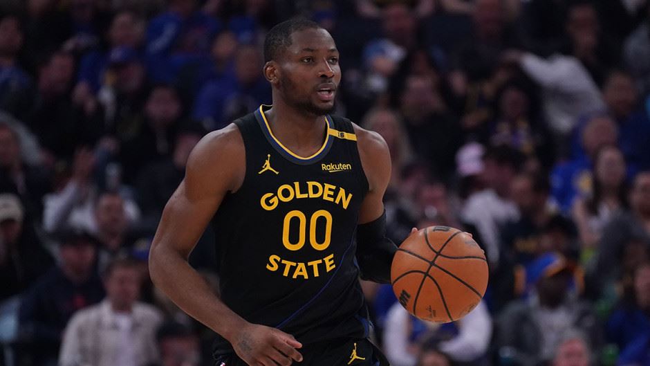 勇士很可能在今夏选择留下库明加,等到12月新签合同的保护期结束在进行交易 勇士很可能在今夏选择留下库明加,等到12月新签合同的保护期结束在进行交易