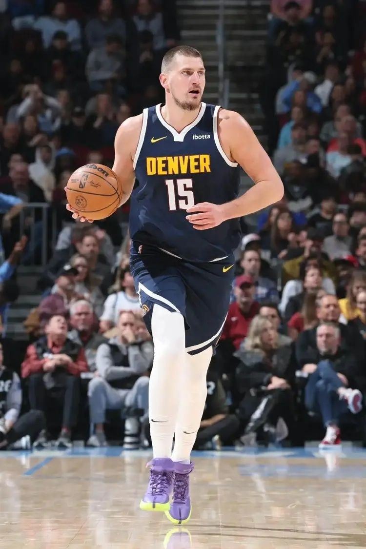 尼古拉-约基奇生涯三分总数——1026个