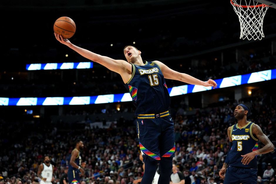 再创神迹！约基奇生涯单场篮板纪录，单场35分22板17助