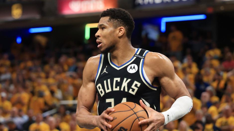 名记爆料:有一些球队正密切关注着字母哥,他的未来走向取决于与雄鹿下周的会面 名记爆料:有一些球队正密切关注着字母哥,他的未来走向取决于与雄鹿下周的会面